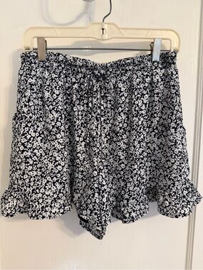 Sienna Sky Black & White Floral Ruffle-Hem Skort Shorts